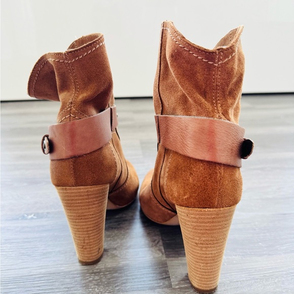 Andre’ Assous suede boot - Picture 2 of 9